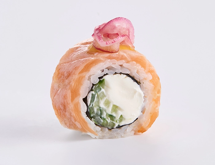 Ролл опаленная Филадельфия с соусом манго (8 шт)