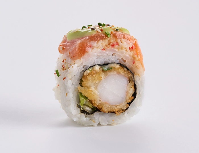 Ролл с опаленным лососем и креветкой темпура (8 шт)