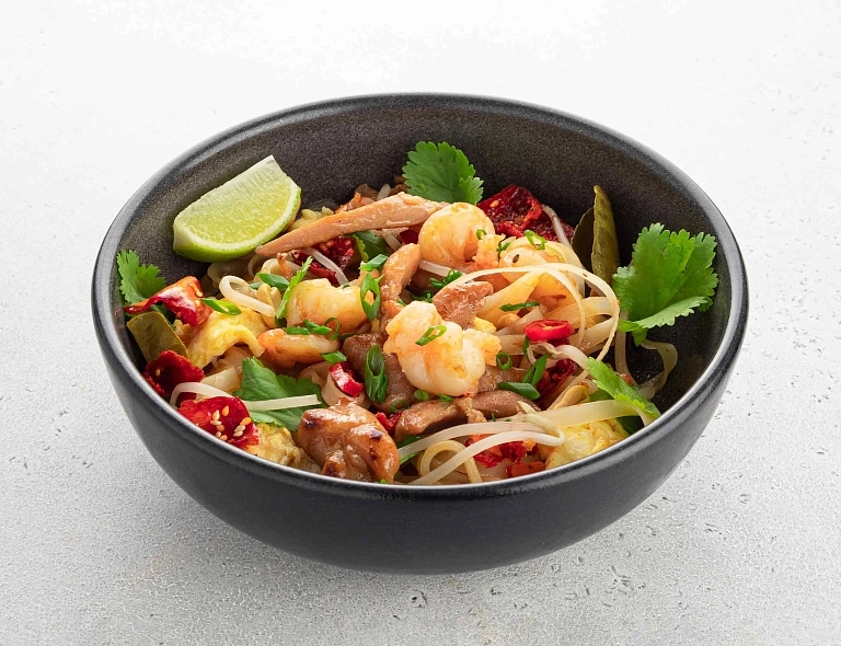Пад Тай с креветками и курицей